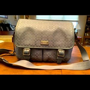 COACH Signature Messenger Crossbody Black F70283 with adjustable strap